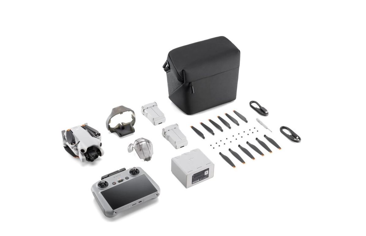 Квадрокоптер DJI Mini 4 Pro Fly More Combo Plus (DJI RC 2)