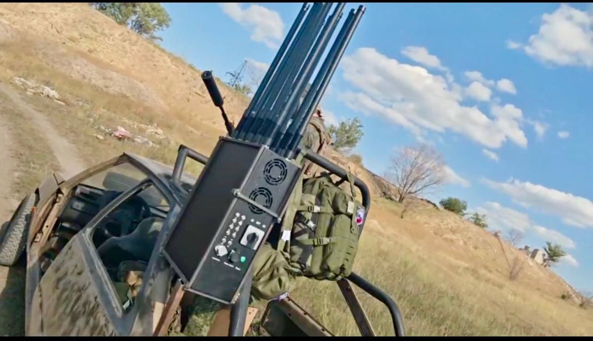 Подавитель БПЛА «Гарпия» 12 / Подавитель дронов 600 Вт / РЭБ / 12 каналов