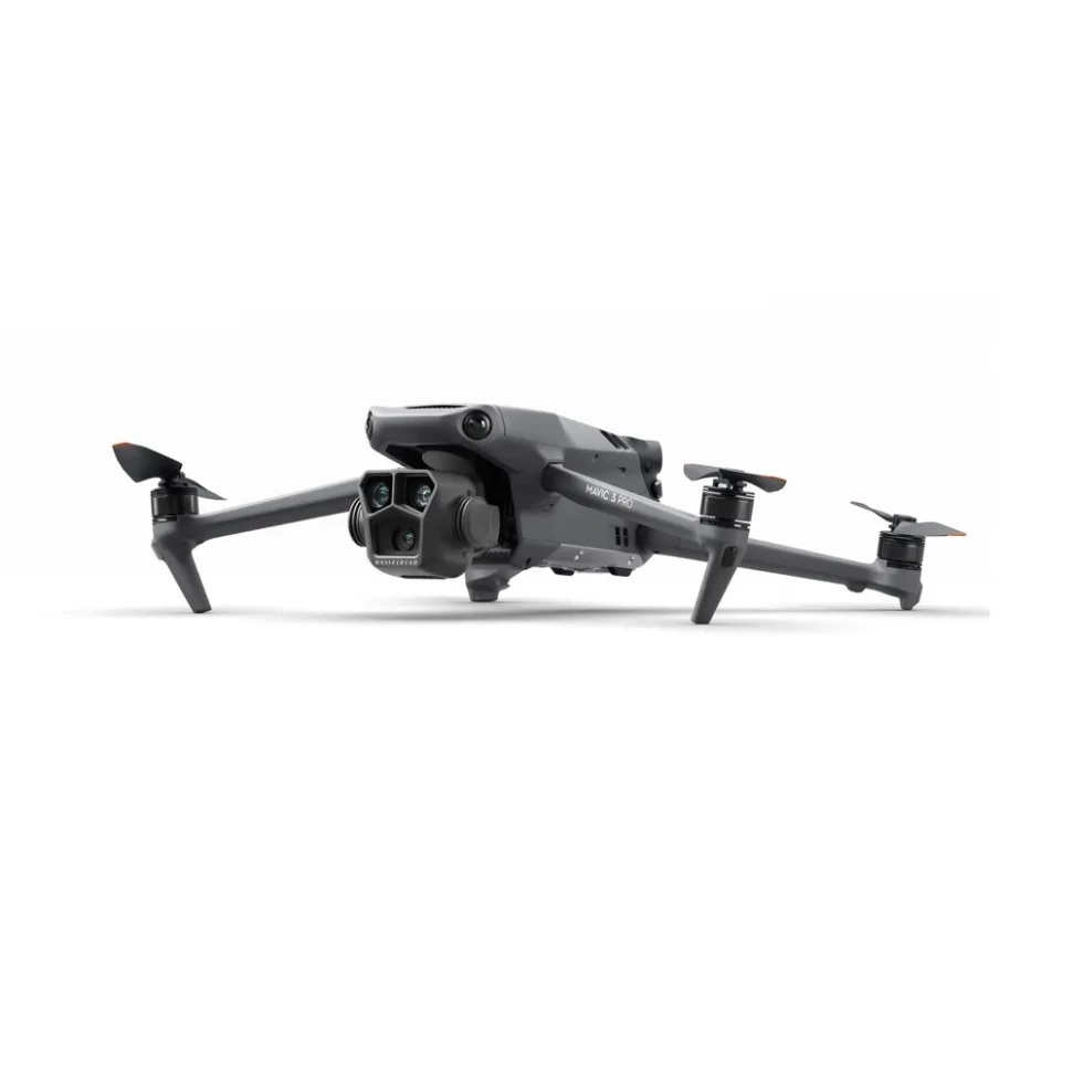 Квадрокоптер DJI Mavic 3 Pro Fly More Combo (DJI RC Pro)
