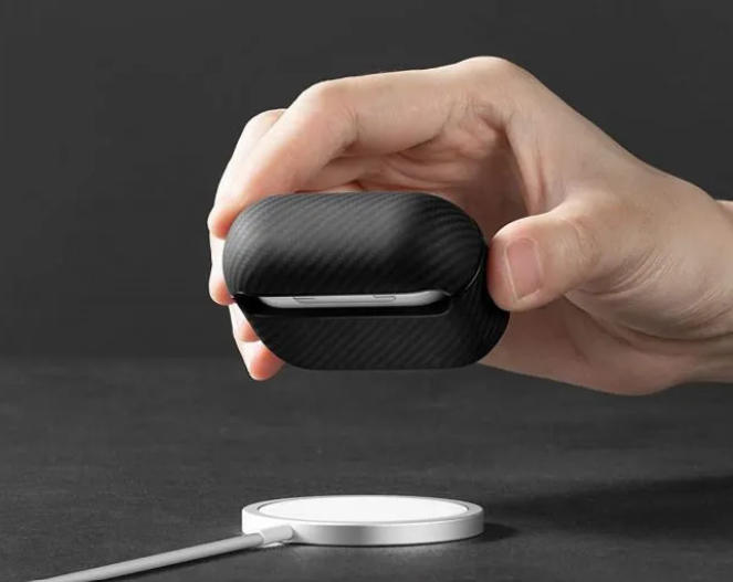 Чехол Pitaka MagEZ Case for AirPods Pro 2 поддерживает MagSafe, чёрно/серый (полоска)