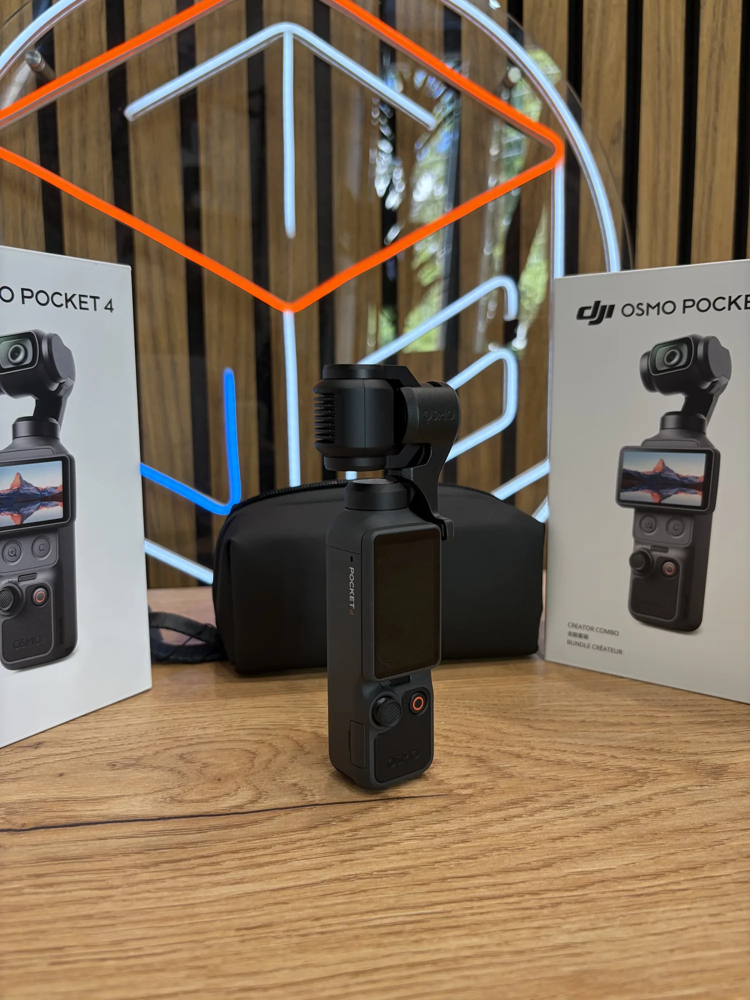 Экшн-камера DJI Osmo Pocket 4 Creator Combo