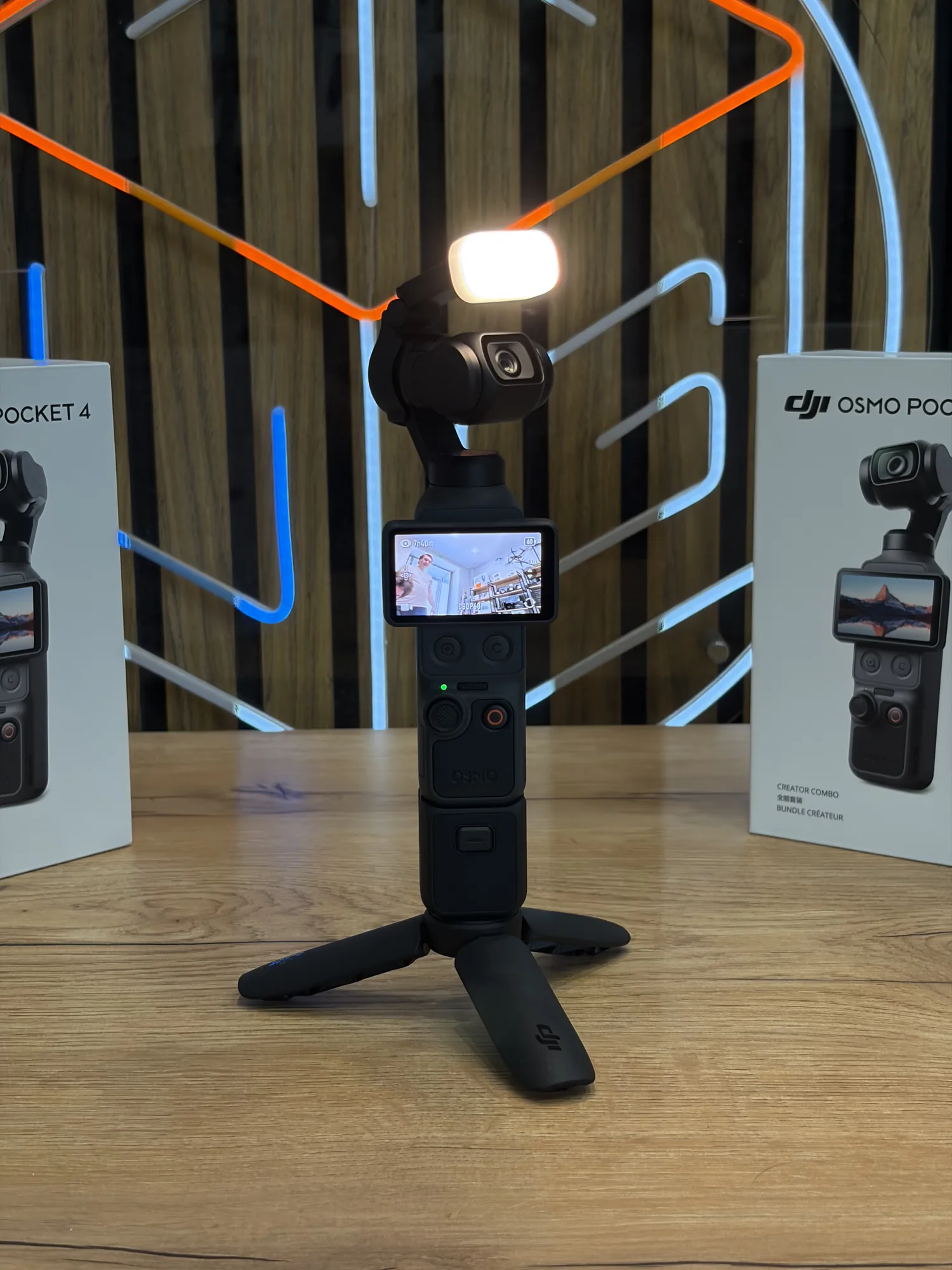 Экшн-камера DJI Osmo Pocket 4 Creator Combo